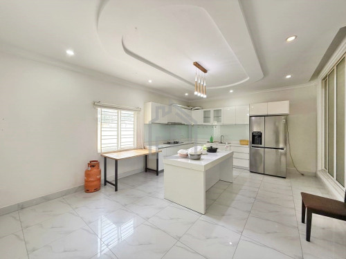 Western Twin-Villa 4 Bedrooms for RENT near Chip Mong Sen Sok Mall