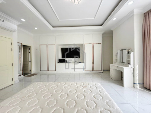 Western Twin-Villa 4 Bedrooms for RENT near Chip Mong Sen Sok Mall