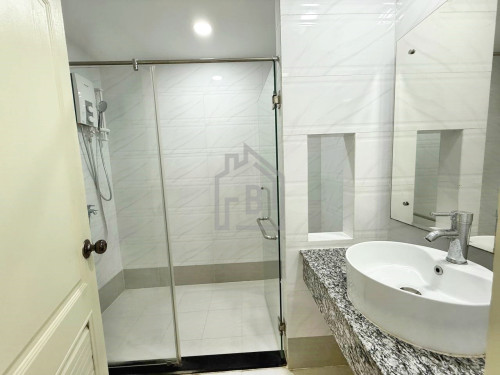 Western Twin-Villa 4 Bedrooms for RENT near Chip Mong Sen Sok Mall