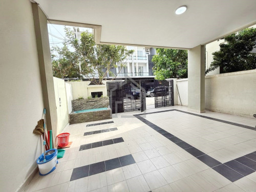 Western Twin-Villa 4 Bedrooms for RENT near Chip Mong Sen Sok Mall