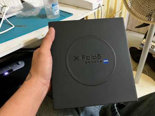 Xfold 5  /12/256gនៅខ្ចី