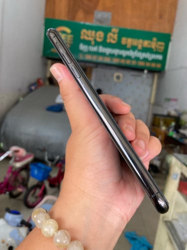 Xs Max 256g ហ្សុីនទាំងអស់ ថ្មរ81% នៅស្អាត ធានាហ្សុីនទាំងអស់