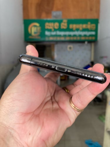 Xs Max 256g ហ្សុីនទាំងអស់ ថ្មរ81% នៅស្អាត ធានាហ្សុីនទាំងអស់