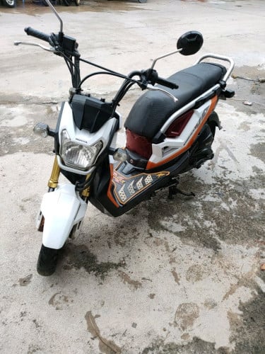 Zoomer សាណុំតាន់