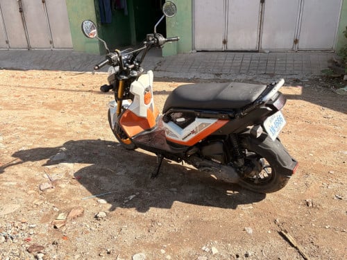 Zoomer x017ម៉ាស៊ីនកាឡេស្រួយដូចអំបុកតម្លៃ480$. 0968417884