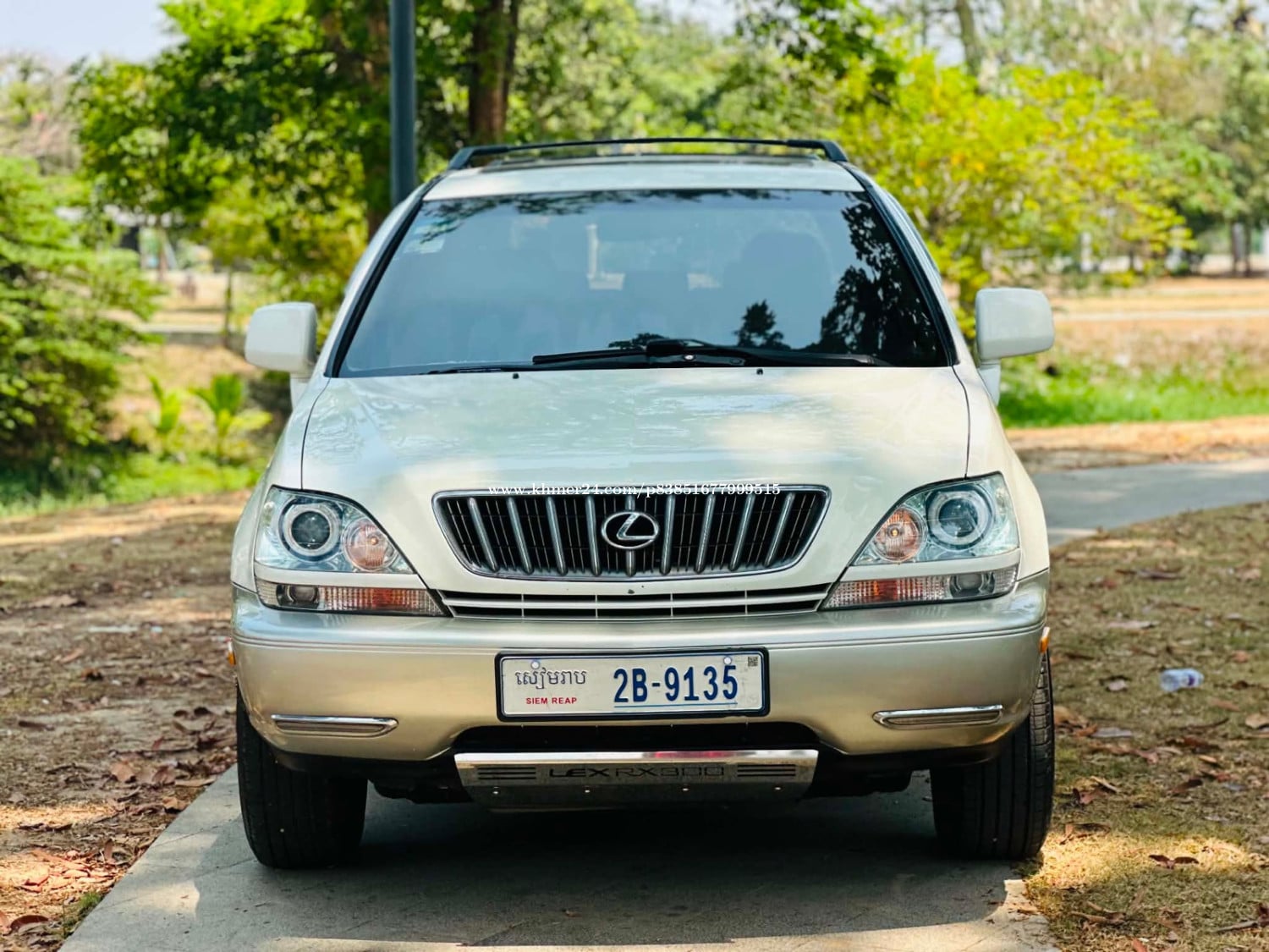 ឡានលក់មួយគ្រឿងLexus RX300សេរីឆ្នាំ2001ប៉ុង1Half Fullឡានសុំណុំតំលៃ13900$ចរចារសំរាប់បងប្អូនរកឡានស្អាត