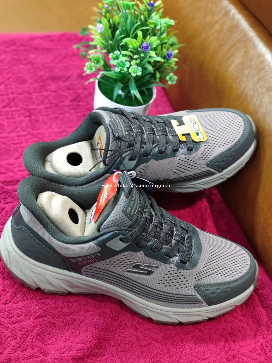 ស្បែកជើង Skechers Original