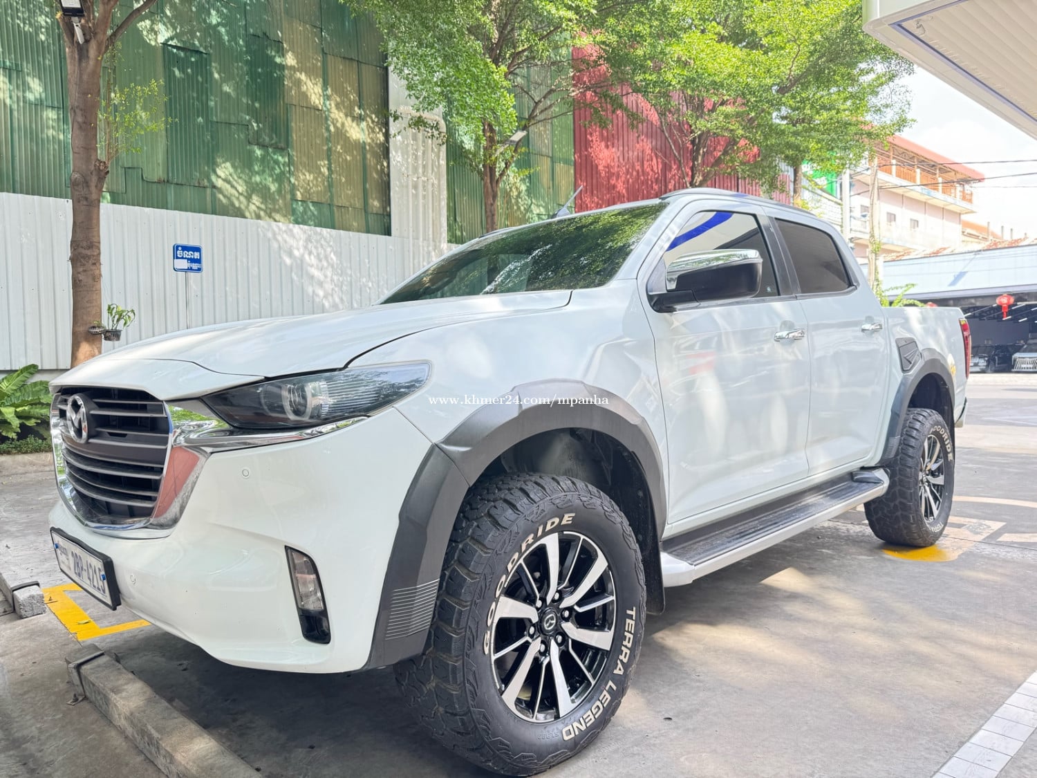 I want to sell Mazda BT50 White Color 2022
