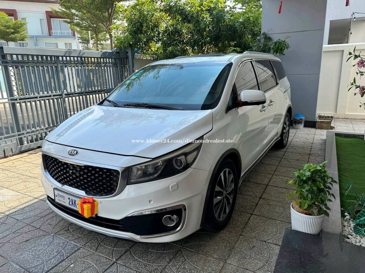 Kia Carnival 2016 (ប្រភេទឡានក្រុមហ៊ុន) ប្រេីម៉ាស៊ូត
