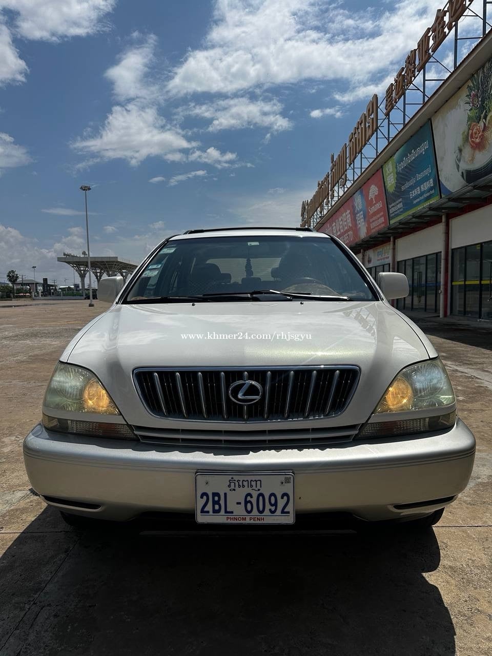 RX 300 ឆ្នាំ2003 ប៉ុង1 ឡានថ្មីណាស់ ម្ចាស់ដើមទី1លក់1380$ បងប្អូនចង់ទិញដាច់ វ៉ៃដូរ បង់រំលស់បាន