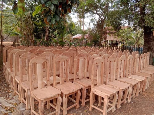 កៅអីឈើ
