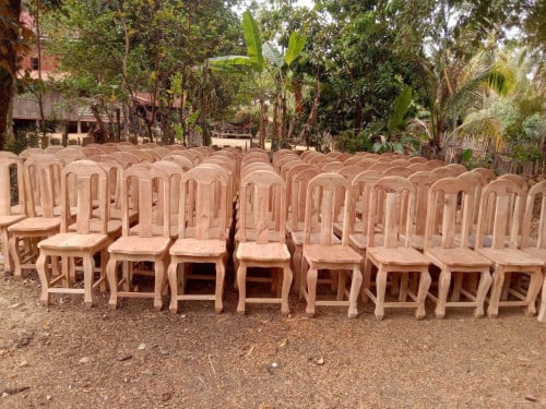 កៅអីឈើ