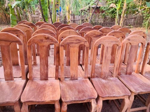 កៅអីឈើ