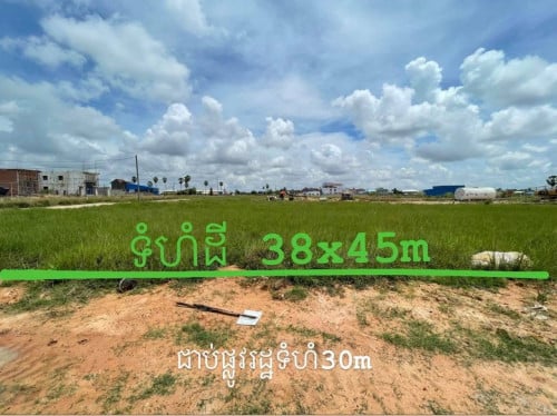 ដីផ្សារបែកចាន​ ជិតរោងចក្រសម្រាប់លក់រឺជួល