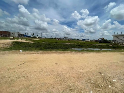 ដីផ្សារបែកចាន​ ជិតរោងចក្រសម្រាប់លក់រឺជួល