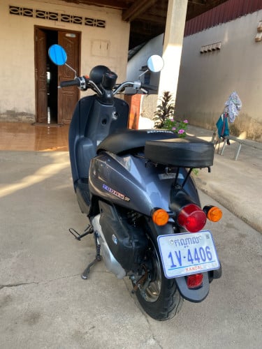 ម៉ូតូលក់នៅស្អាត