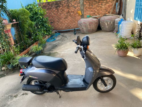 ម៉ូតូលក់នៅស្អាត