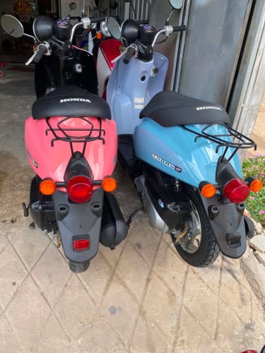 ម៉ូតូលក់ថ្មីស្អាតៗ