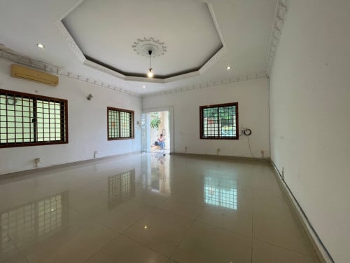 ផ្ទះវីឡាសម្រាប់ជួល នៅជិតរង្វង់មូលផ្សារដើមថ្កូវ