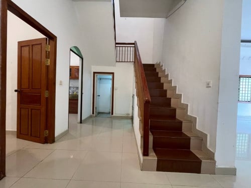 ផ្ទះវីឡាសម្រាប់ជួល នៅជិតរង្វង់មូលផ្សារដើមថ្កូវ
