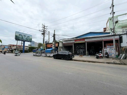 ឃ្លាំងលក់ នៅចាក់អង្រែលើ ខណ្ឌមានជ័យ!