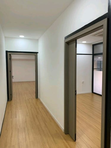 出租土地 / 展厅（附现成车库及办公室，可立即投入使用）