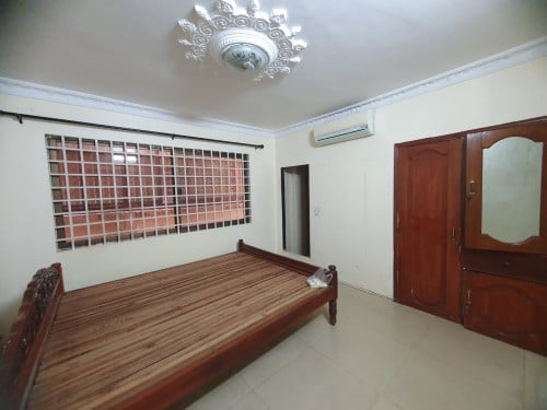 ផ្ទះលក់ ស្ថិតនៅជិតជិតរង្វង់មូលផ្សារដើមថ្កូវ