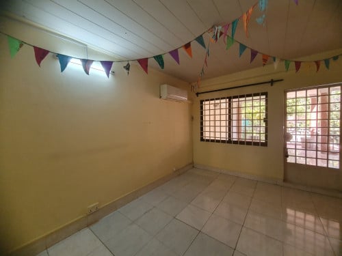 ផ្ទះលក់ ស្ថិតនៅជិតជិតរង្វង់មូលផ្សារដើមថ្កូវ