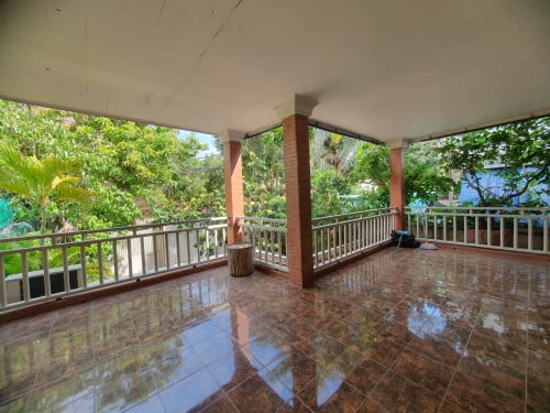 ផ្ទះលក់ ស្ថិតនៅជិតជិតរង្វង់មូលផ្សារដើមថ្កូវ