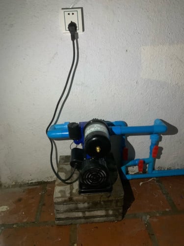 ម៉ូទ័របូមទឹកអូតូ