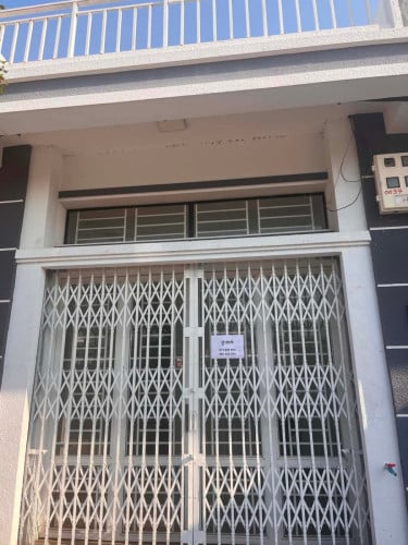 ផ្ទះនៅលើផ្លូវធំ