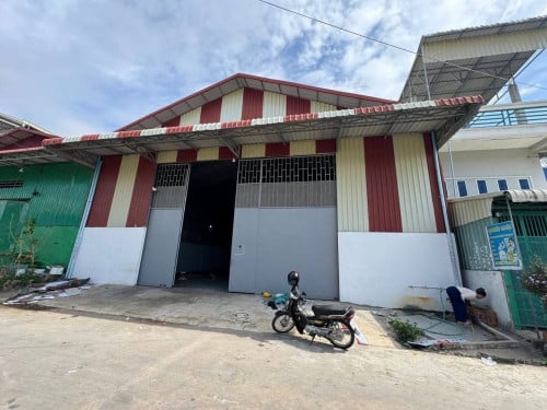ឃ្លាំងជួល​ នៅអូដឹម