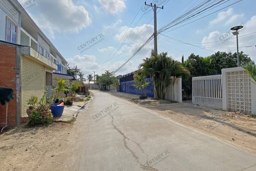 ដីឃ្លាំងលក់បន្ទាន់