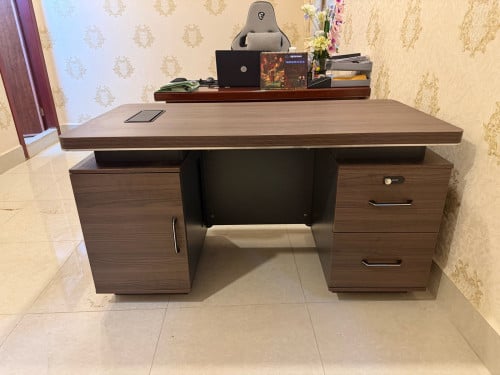 តុប្រធាន
