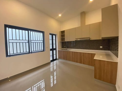 ផ្ទះអាជីវកម្មលក់បន្ទាន់