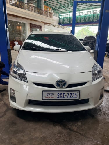 ចង់លក់ឡានព្រូស 010 options 2 15800$ ចចារ