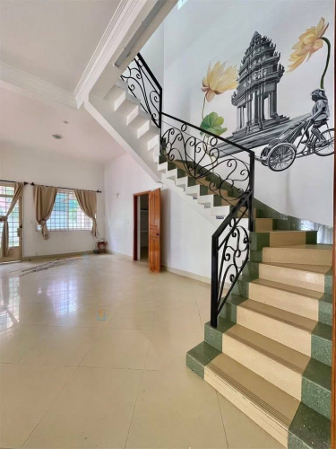 ផ្ទះវីឡាជួល នៅសង្កាត់បឹងទំពុន1 ទល់មុខពេទ្យរុស្សី ល្អពិសេសសម្រាប់បើកក្រុមហ៊ុន ឬ អង្គការ
