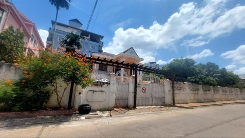 ផ្ទះវីឡាជួល នៅសង្កាត់បឹងទំពុន1 ទល់មុខពេទ្យរុស្សី ល្អពិសេសសម្រាប់បើកក្រុមហ៊ុន ឬ អង្គការ