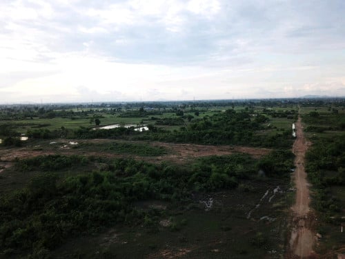 ដីជួល12ហិតា 8,000ដុល្លារ/មួយខែ ស្ថិតនៅក្រុងច្បារមន