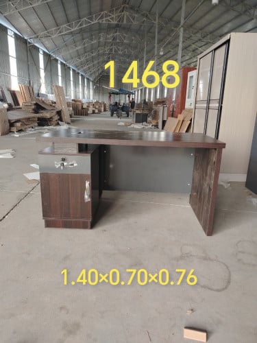 តុការិយាល័យមាន 2 ទំហំ