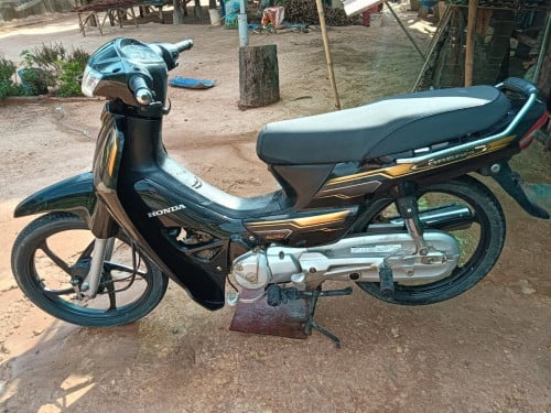 លក់ម៉ូតូអាសង់2019ឡើងតែងទៅ2022 តម្លៃលក់ 1200$ លេខទំនាក់ទំនង0977152889