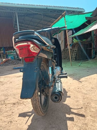 លក់ម៉ូតូអាសង់2019ឡើងតែងទៅ2022 តម្លៃលក់ 1200$ លេខទំនាក់ទំនង0977152889
