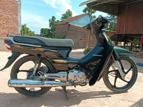 លក់ម៉ូតូអាសង់2019ឡើងតែងទៅ2022 តម្លៃលក់ 1200$ លេខទំនាក់ទំនង0977152889
