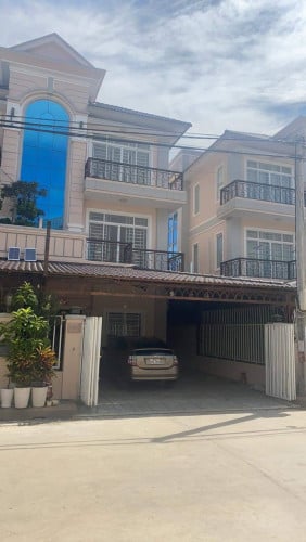 ផ្ទះវិឡា លក់ ពីមុន 230000$ លក់តែ175000$