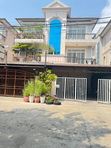 ផ្ទះវិឡា លក់ ពីមុន 230000$ លក់តែ175000$