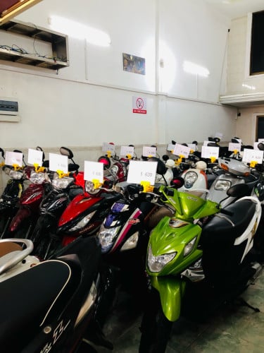 មានលក់ម៉ូតូ១តឹកគ្រប់ប្រភេទ តម្លៃចាប់ពី350$ ឡើងទៅម៉ូតូមានកាតគ្រីនឹងឯកសារពន្ធផ្តល់ជូនត្រឹមត្រូវ