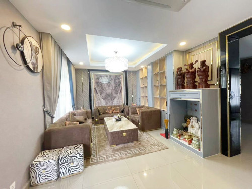 វីឡាឃ្វីនកែងសម្រាប់លក់ នៅក្នុងបុរីជីម៉ុង 50m