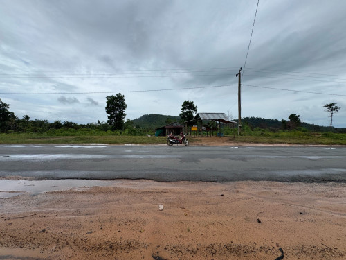 ដីលក់ នៅកែវផុស 6គីឡូម៉ែត ពី ផែឧកញ៉ាម៉ុងរិទ្ធី