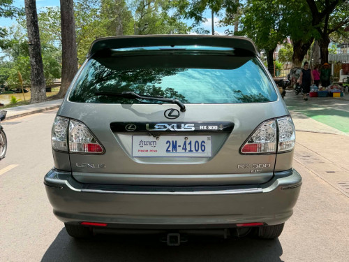 ឡានលក់ប្រញ៉ាប់លុយនៅថ្មី99%សុំណុំសុីនជិះស្រួលឡានលះប្រភេទប៉ុង2ហាប់ប៉ែសតំលៃ9800$សេរីឆ្នាំ2000