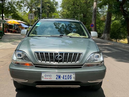 ឡានលក់ប្រញ៉ាប់លុយនៅថ្មី99%សុំណុំសុីនជិះស្រួលឡានលះប្រភេទប៉ុង2ហាប់ប៉ែសតំលៃ9800$សេរីឆ្នាំ2000